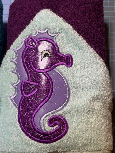 Personalized Seahorse Hooded Towel – Kids Bath & Beach Towel – Mermaid Theme – Custom Name Gift
